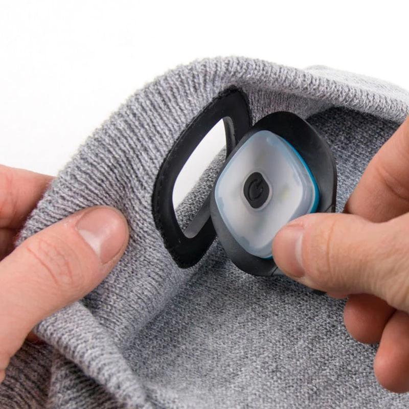 LED-iga kootud talvemüts